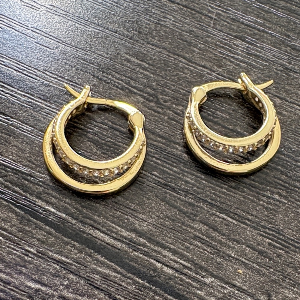 💛925 Sterling Silver Tiny Golden Hoops w/ Natural Crystals Perfect for girls - Picture 3 of 4